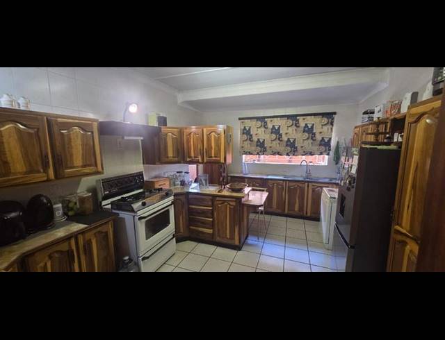 3 BEDROOM HOUSE FOR SALE IN ROTHDENE